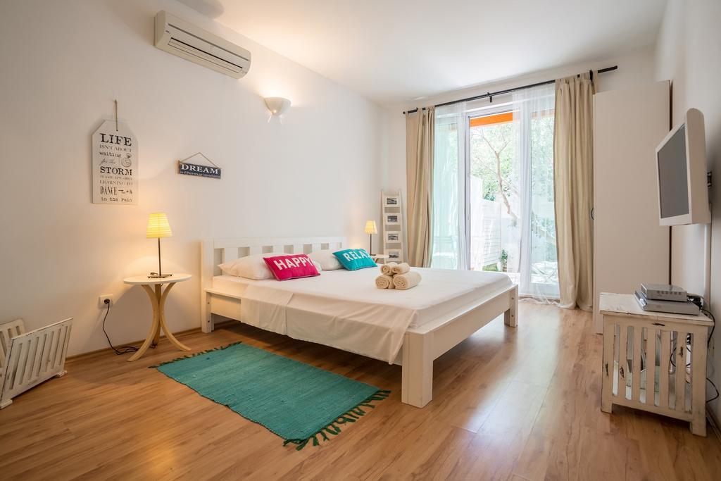 Zlatni Bol Apartments Cameră foto