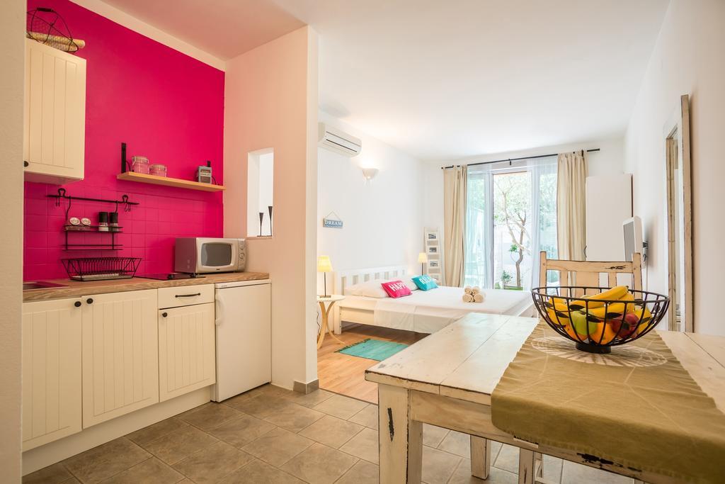 Zlatni Bol Apartments Cameră foto
